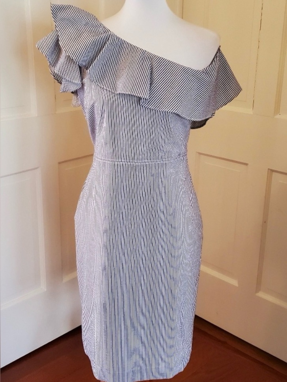 Banana republic off the shoulder, your sucker dress - Picture 4 of 6